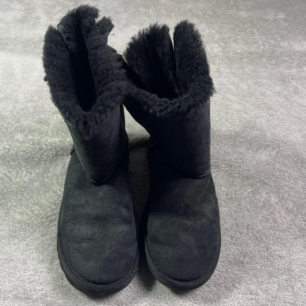 UGG Australia Black Suede Leather Shearling Ribbon Bow Short Boots‎ US 4